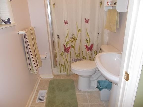 5th image of 4985 Newport Hwy