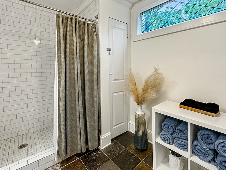 2241 York Ave — Photo 8