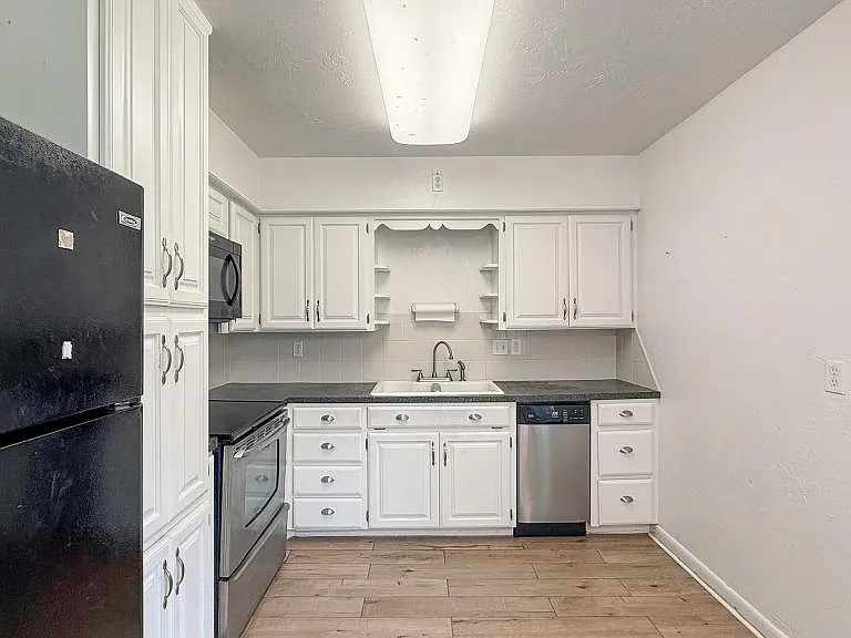 111 Warren St — Photo 19