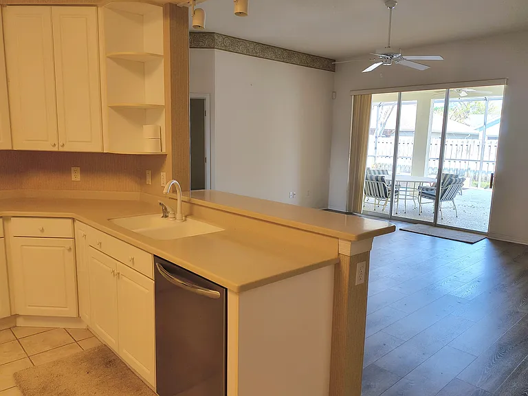 2035 Worchester Way — Photo 11