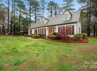 1015 Fairway Dr, Kannapolis, NC 28081