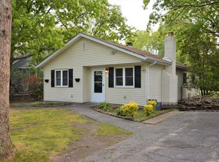 27 Robinwood St, Mastic, NY 11950