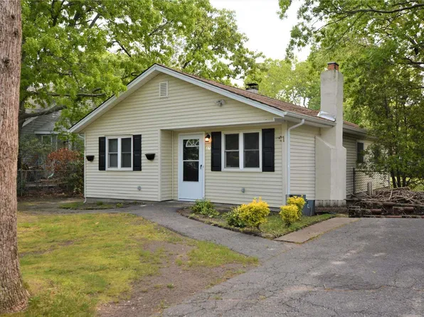 27 Robinwood Street, Mastic, NY 11950