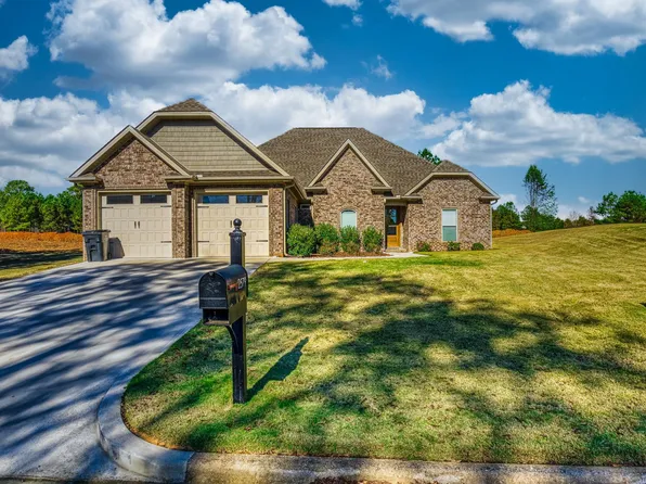 2579 Skypark Dr, Florence, AL 35634