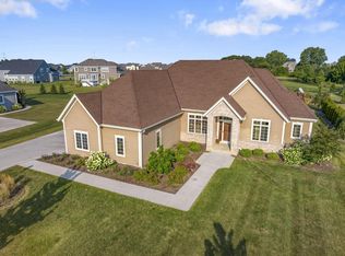 10901 N Highlander Dr, Mequon, WI 53097