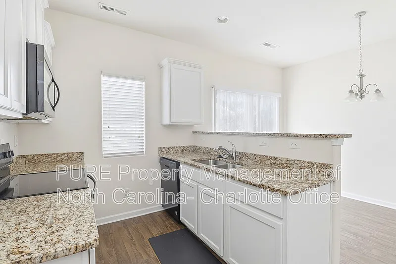 6008 Vista Woods Ln