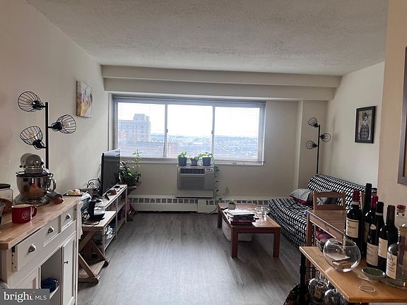 3rd image of 2101 Chestnut St Unit 1813