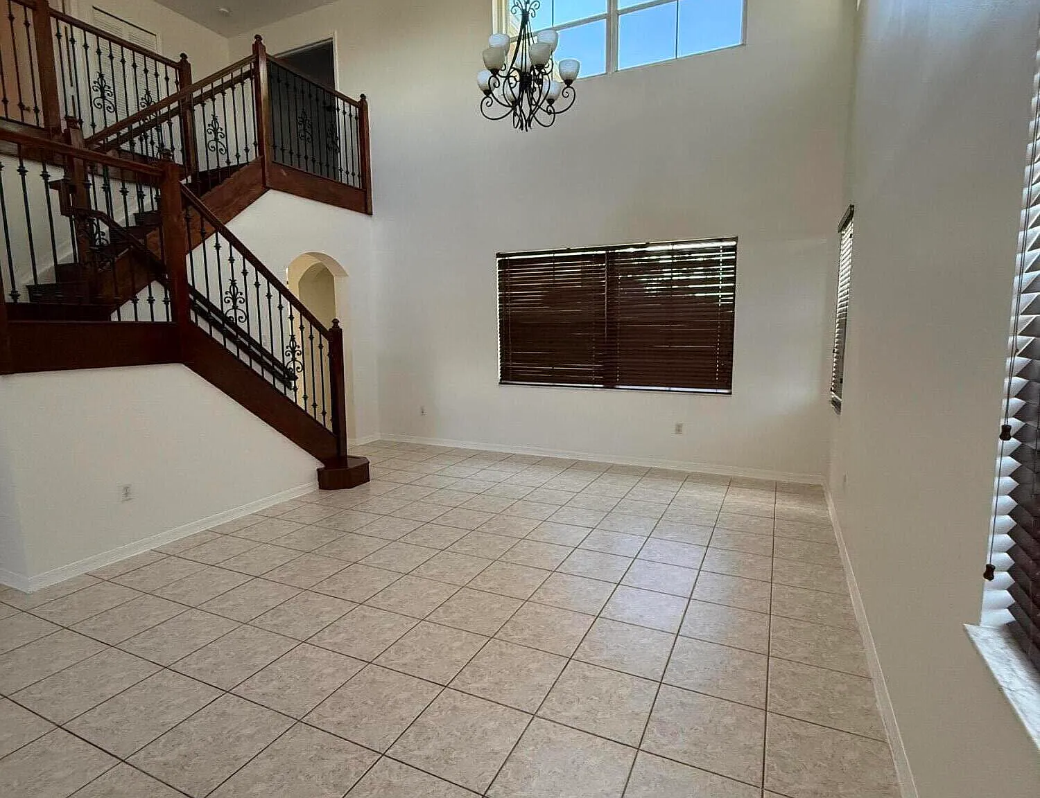 4 bed, 2.5 bath, 2497 sqft, $3,999 — Photo 4