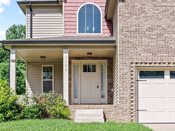 4th image of 1304 Harmon Ln
