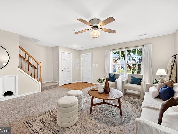 5th image of 47 Oxford Ct