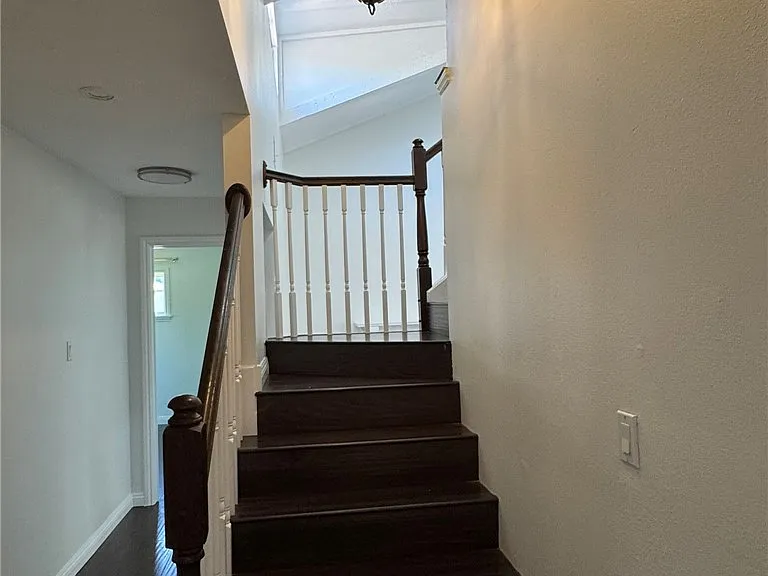 1041 W Acacia Ave — Photo 16