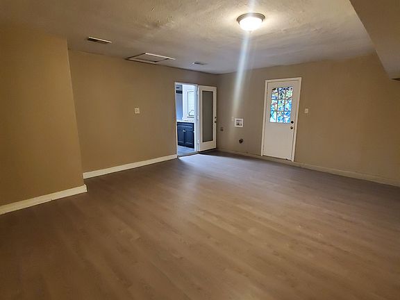 3rd image of 825 Hudson Dr