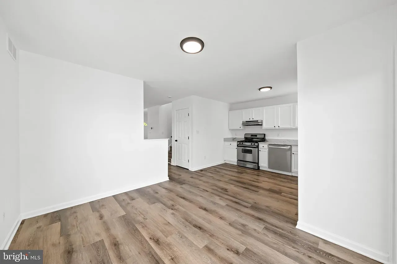 3 bed, 3.5 bath, 1350 sqft, $2,800 — Photo 1