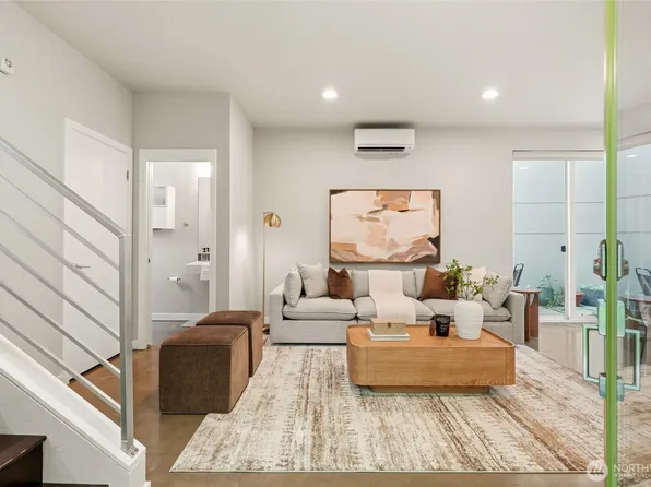 1806 25th Avenue #A, Seattle, WA 98122