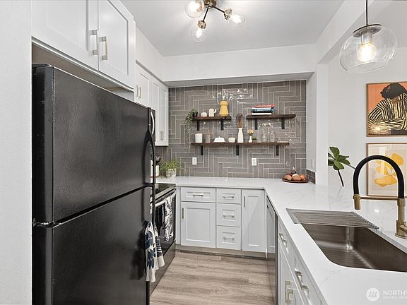 3rd image of 13000 Admiralty Way #D103