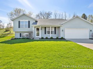 6897 Petersen Valley Dr NE, Rockford, MI 49341