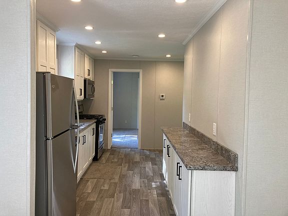 5th image of 417 N 14th Pl #145