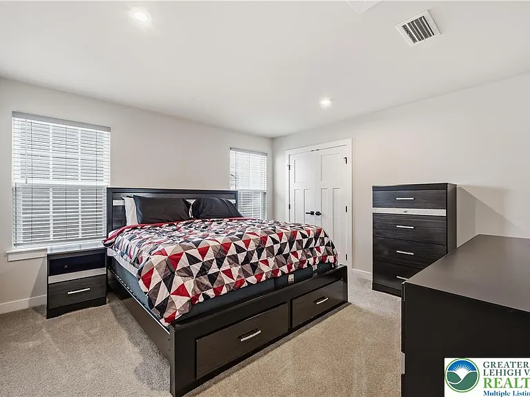 817 Hendon Ln N — Photo 17
