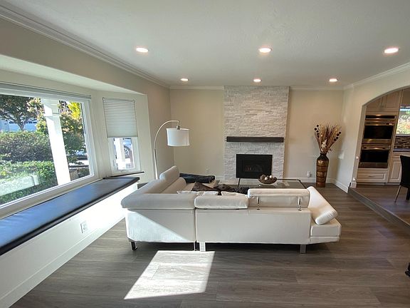 2nd image of 1713 Don Ave