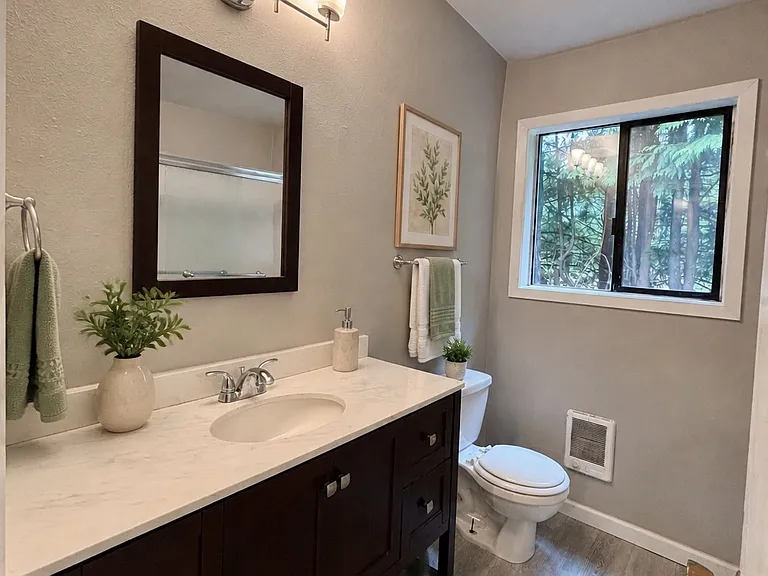 605 N Adams St — Photo 11