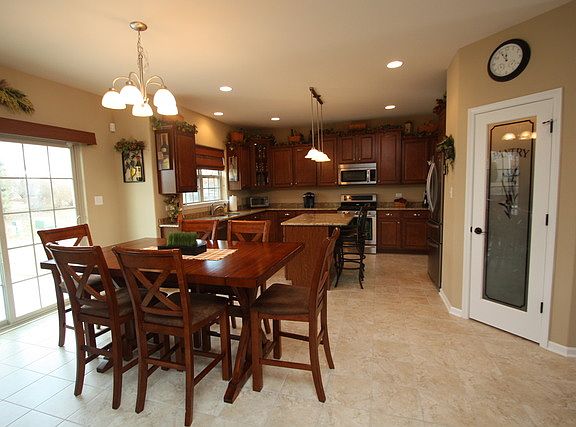 3rd image of 15912 Crimson Dr