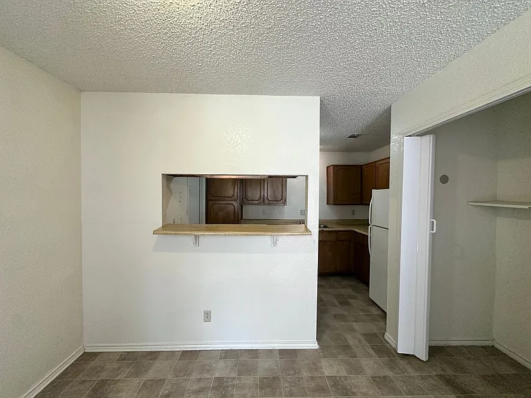 2312 Silverhill Dr — Photo 9