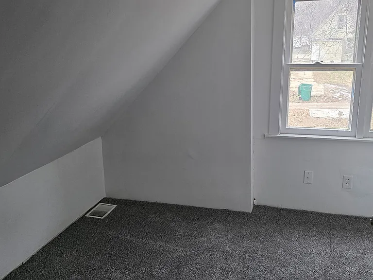 1831 S Westmoreland Ave — Photo 9