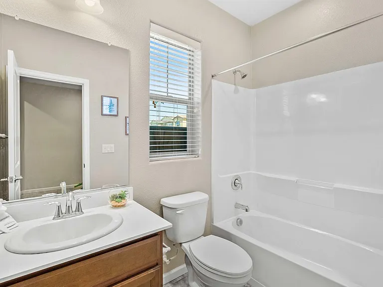 734 Carver Pl — Photo 7