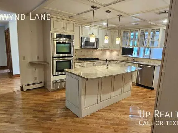 30 Somerwynd Ln, Suffield, CT 06078