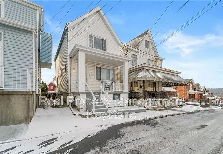 71 McKinnie Ave — Photo 1