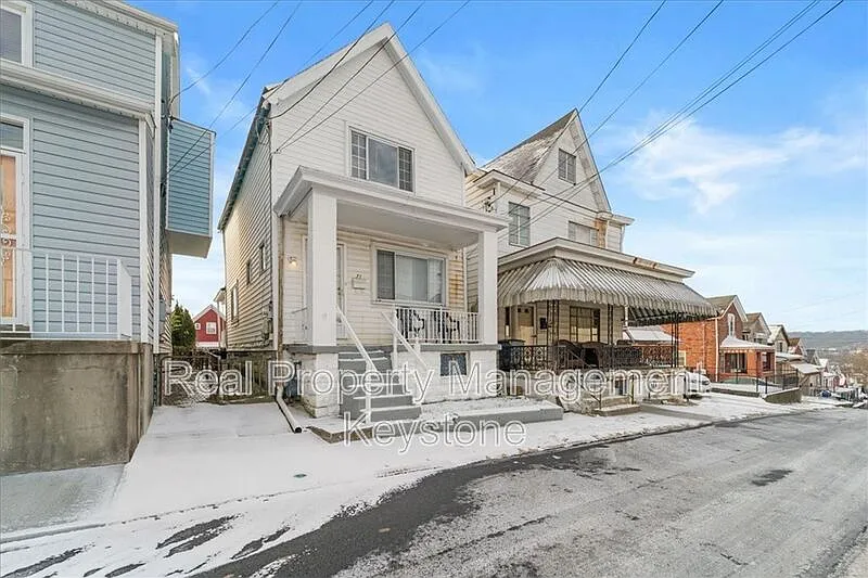 71 McKinnie Ave photo 1