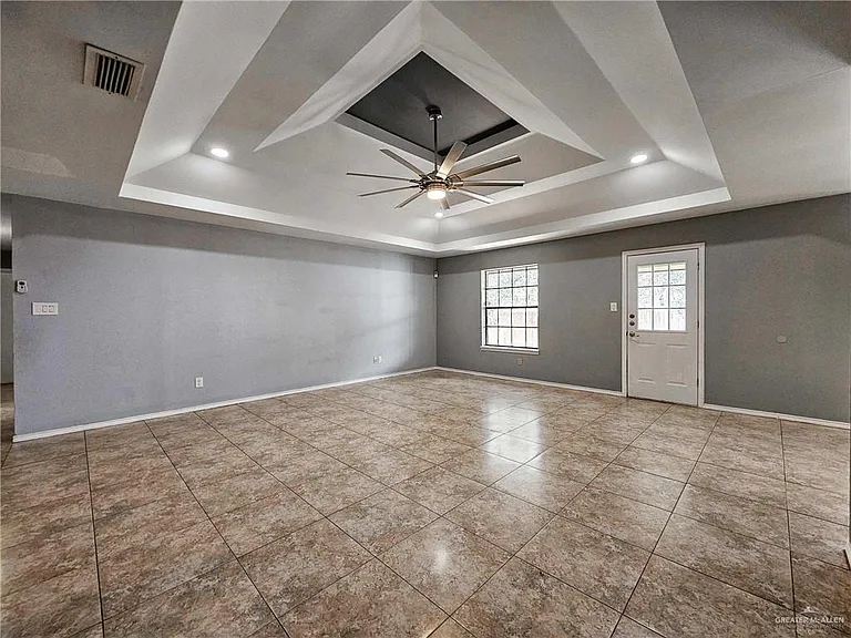 2208 Robin Ave W — Photo 6