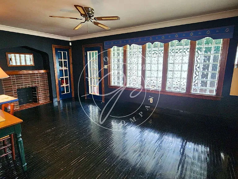 1935 Talbot St — Photo 7