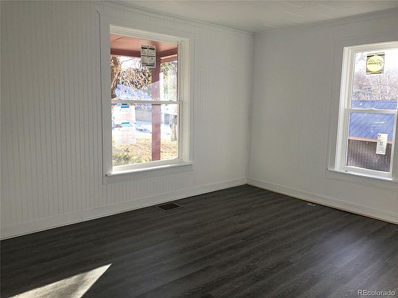 4th image of 211 E Highland St