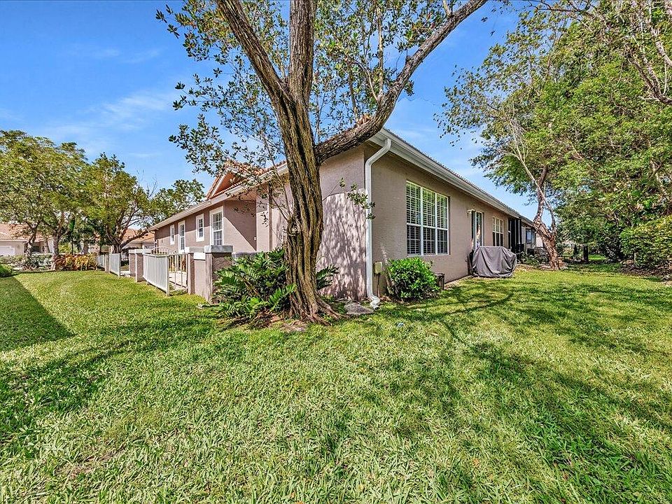 1st image of 7600 S Aragon Boulevard #3