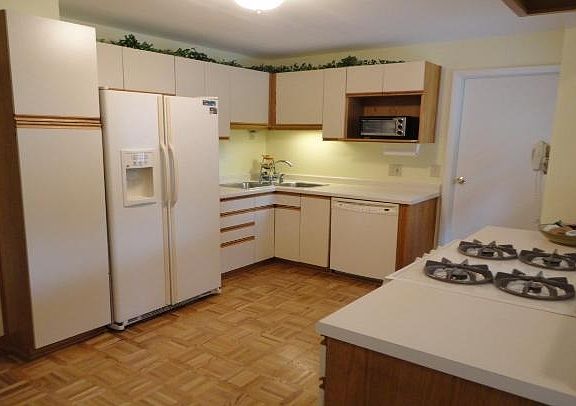 5th image of 11035 W Wells St