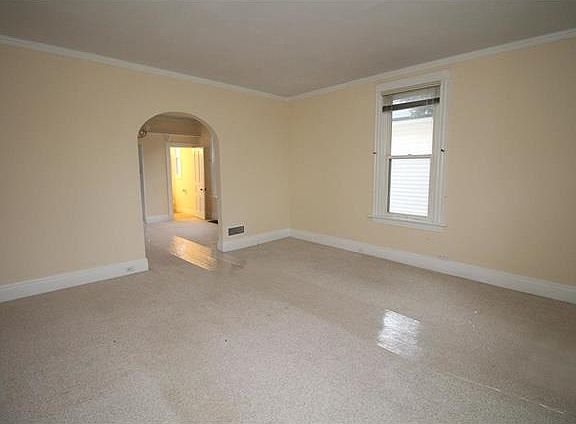 2nd image of 5737 Lansdowne Ave
