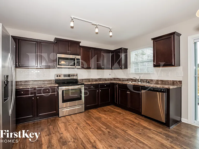 1512 Summer View Ln — Photo 7