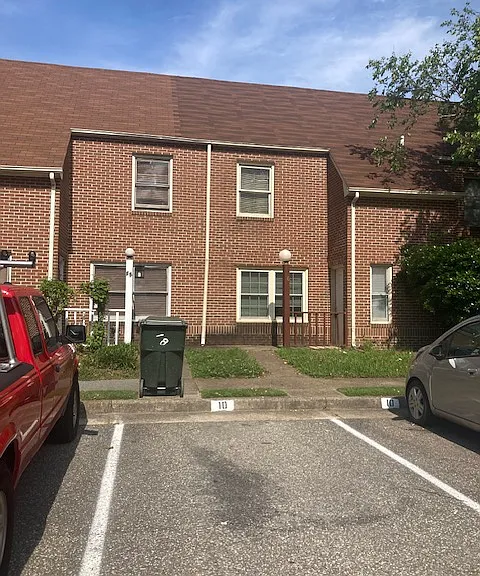 16 Carmine Pl — Photo 1