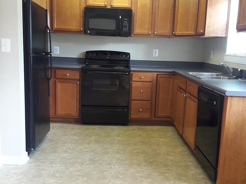 1st image of 404 N Amsterdam Ct