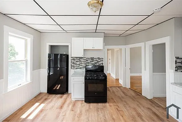 3 bed, 900 sqft, $2,100 — Photo 4