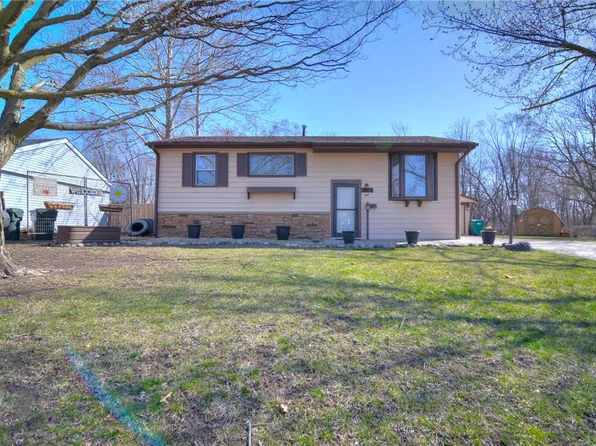 8 Whippoorwill Dr, Decatur, IL 62526
