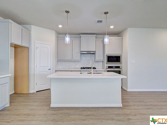 2nd image of 2075 Chelsea Grv