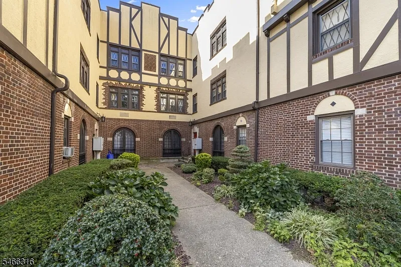 20 Garber Sq #C8