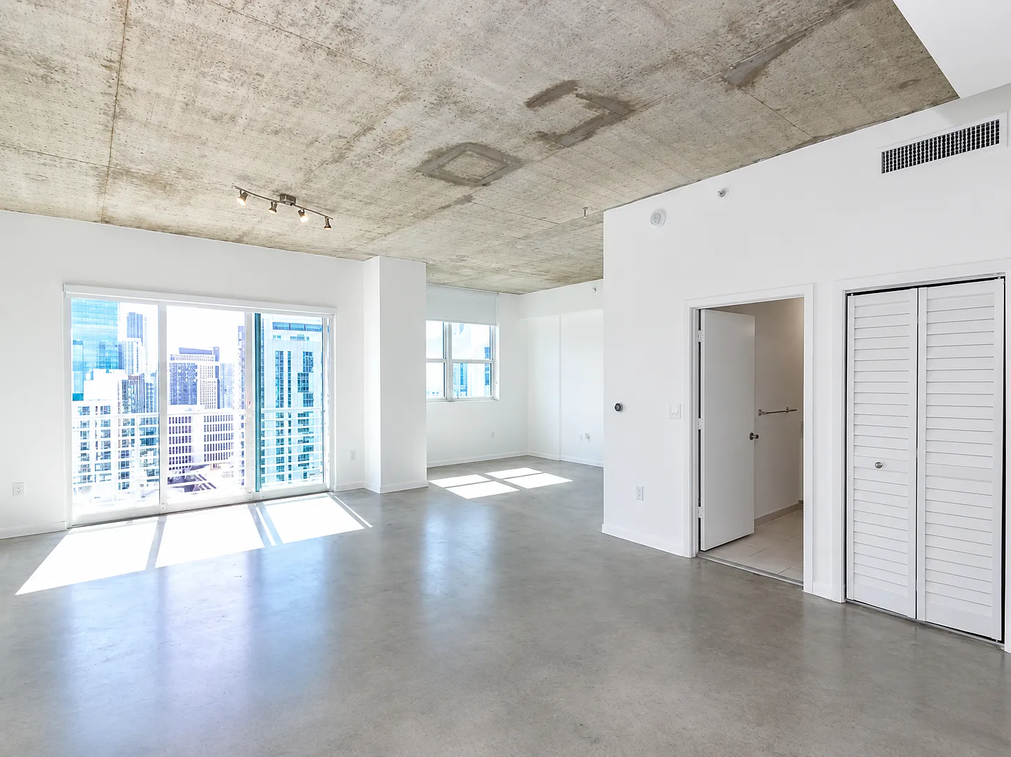 2 bed, 2.0 bath, 1041 sqft, $3,700 — Photo 2