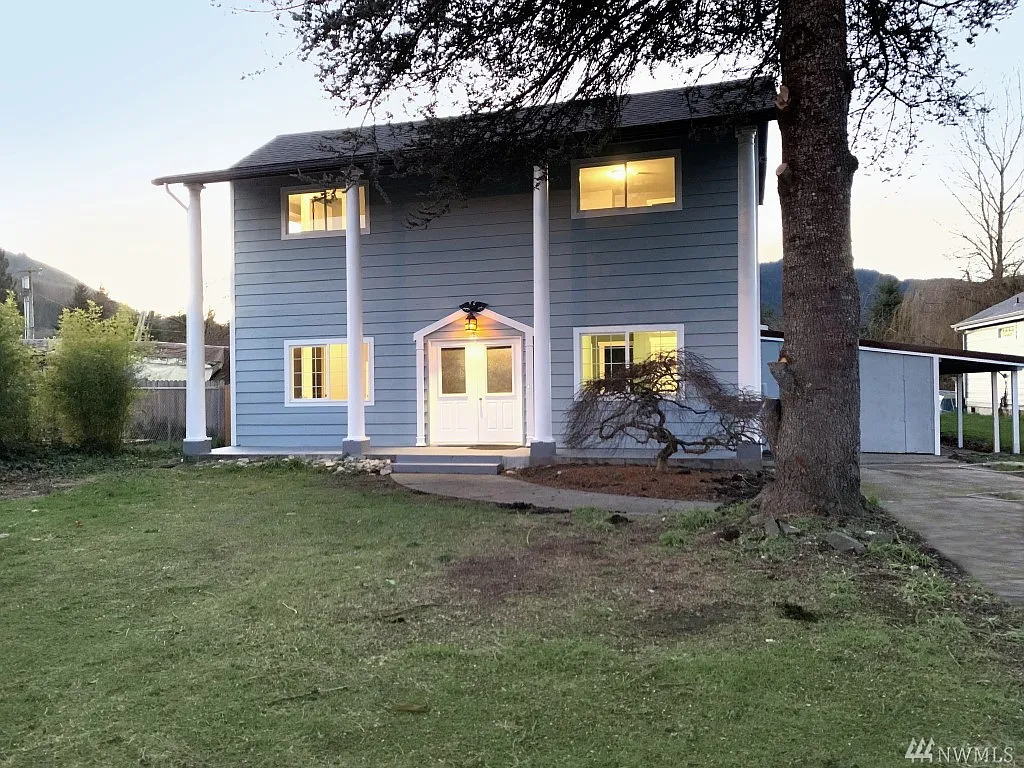 705 Main Ave photo 1