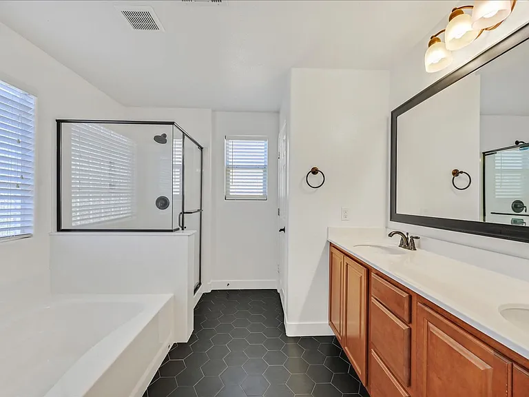 7912 Ivy Run St — Photo 17