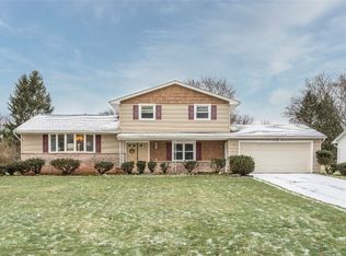 75 Old Meadow Dr, Rochester, NY 14626