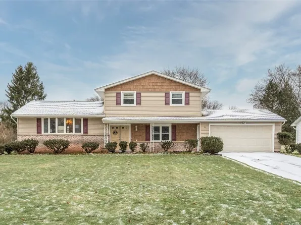 75 Old Meadow Dr, Rochester, NY 14626