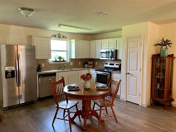 4th image of 3907 Hollow Cove Ln